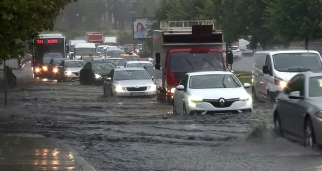 Πλημμύρες με έναν νεκρό στην Κωνσταντινούπολη - Media