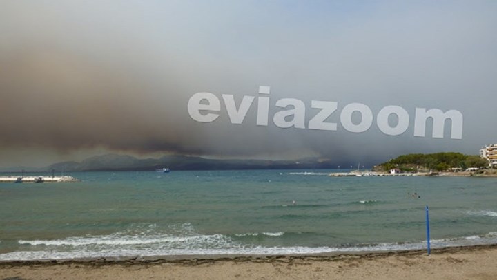 Γέμισε στάχτη η θάλασσα στη Χαλκίδα – Καπνός και αποκαΐδια παντού (Video) - Media