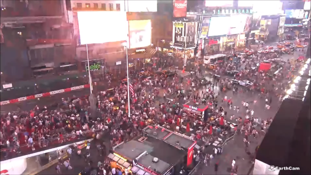 Πανικός στην Time Square: Νόμιζαν πως άκουσαν πυροβολισμούς - Ήταν εξάτμιση (Videos) - Media