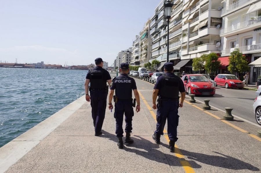 Πεζές περιπολίες στη Θεσσαλονίκη - Έλεγχοι σε 13.693 άτομα - Media