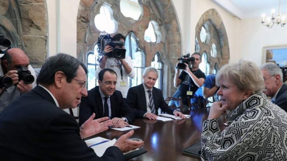 Στην Κύπρο η ειδική απεσταλμένη του γγ του ΟΗΕ -  Συναντήσεις με Αναστασιάδη και Ακιντζί - Media