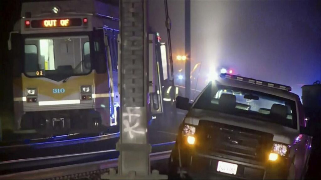Εκτροχιάστηκε τρένο στην Καλιφόρνια - 27 τραυματίες (Video) - Media