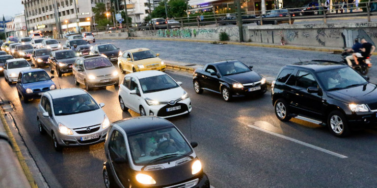 Ερχονται αλλαγές στα διπλώματα οδήγησης -Τι θα ισχύει με τα παράβολα και τους ηλικιωμένους - Media