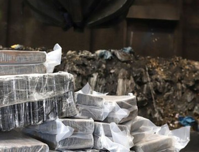 Ούτε στην Κολομβία: Κατασχέθηκε κοκαΐνη ενός δισ. ευρώ στο Αμβούργο (Video) - Media
