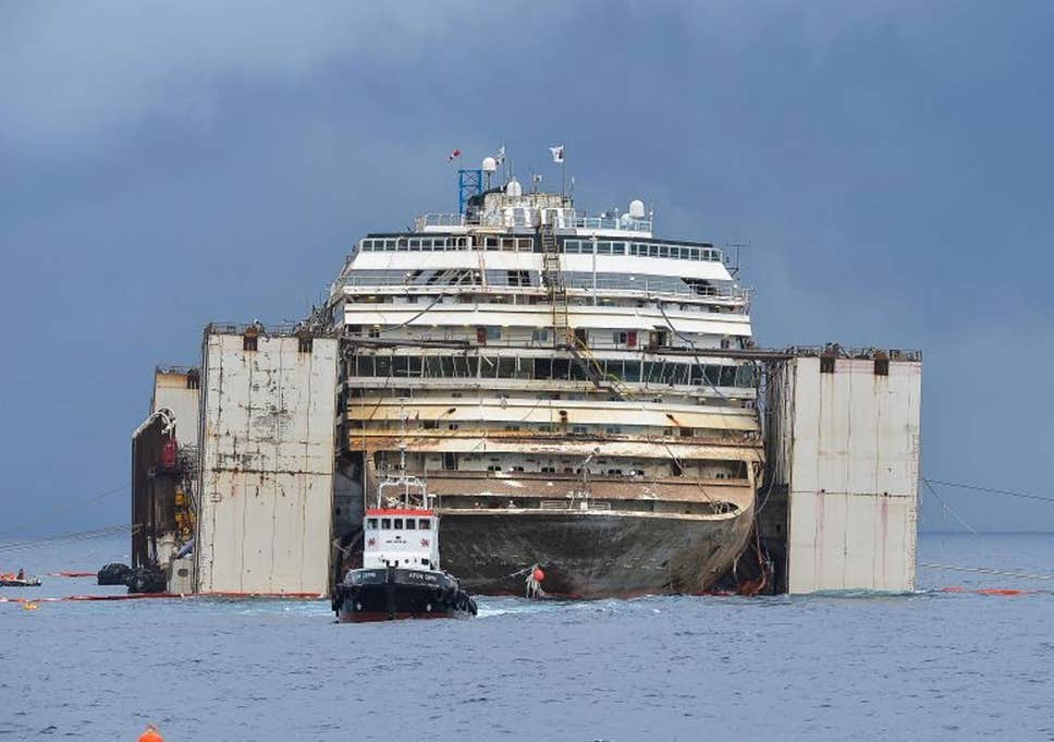 Έτσι διαλύθηκε «εις τα εξ ων συνετέθη» το Costa Concordia - Το κρουαζιερόπλοιο που ημιβυθίστηκε στην Ιταλία (Video) - Media
