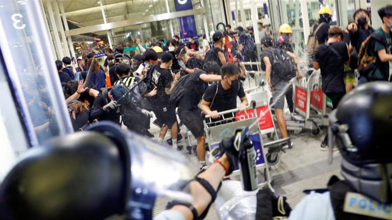 Χονγκ Κονγκ: Άνοιξε το αεροδρόμιο, παραμένει η ένταση - Media