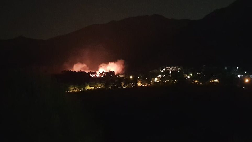 Σε ύφεση η πυρκαγιά που ξέσπασε πριν από τα μεσάνυχτα στον Διόνυσο - Ενισχυμένες πυροσβεστικές δυνάμεις στην περιοχή (Video) - Media