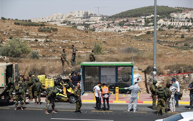 Παλαιστίνιος έπεσε με το αυτοκίνητο του σε Ισραηλινούς - Media