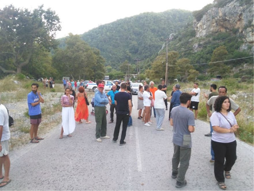 Βία από αστυνομικούς καταγγέλλουν Κούρδοι κατασκηνωτές στην Εύβοια - Media