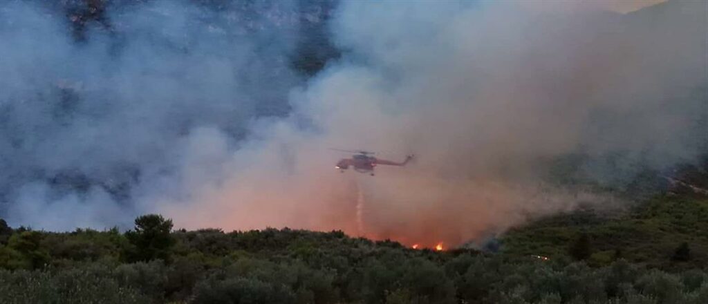 Ολονύχτια μάχη με τις φλόγες στο Ξυλόκαστρο - Media