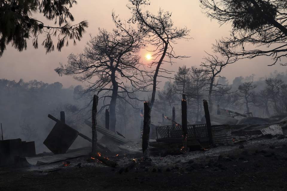 Στάχτη 25.000 στρέμματα στην Εύβοια - Συνεχίζεται η «μάχη» με τις φλόγες (Photos-Video) - Media