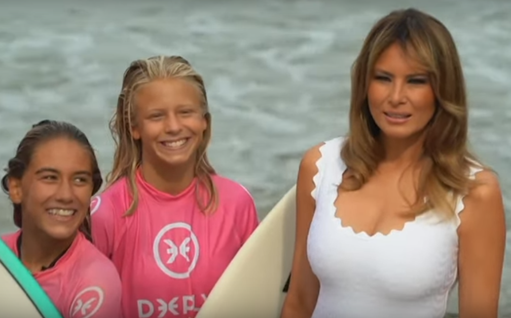 G7: Όλα τα βλέμματα στη Μελάνια - Στην παραλία οι Πρώτες Κυρίες (Video) - Media