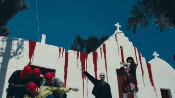 Έξαλλοι οι κάτοικοι της Μυκόνου με το βιντεοκλίπ του J Balvin (Video) - Media