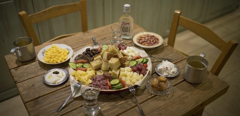 Ο ΕΦΚΑ πήρε τα βουνά.. Πρόστιμο-φωτιά στο μοναδικό καφενείο ορεινού χωριού στη Θεσπρωτία  - Media