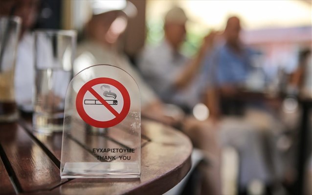 Καταστηματάρχες: Ο αντικαπνιστικός «έριξε» τον τζίρο έως και 60% - Media