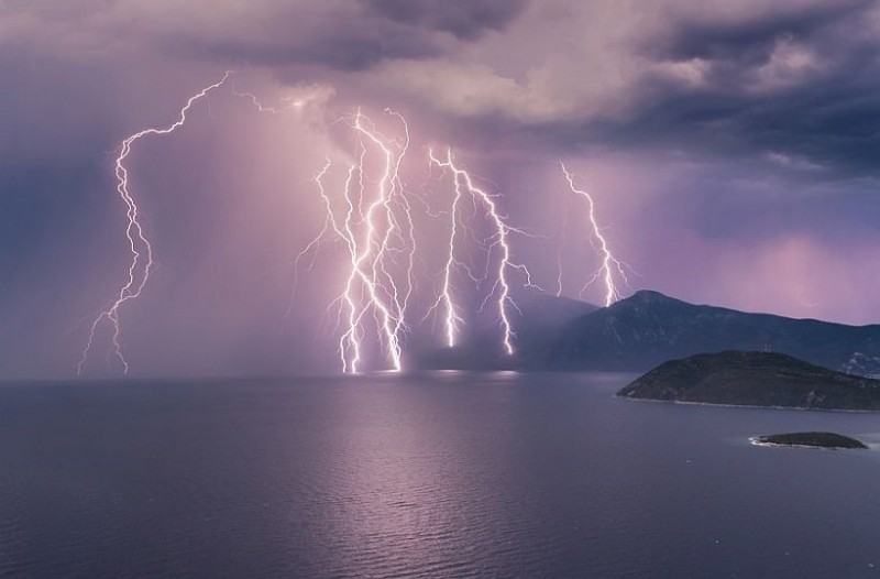 Ισχυρές καταιγίδες στη Β. Ελλάδα από το βράδυ - Media