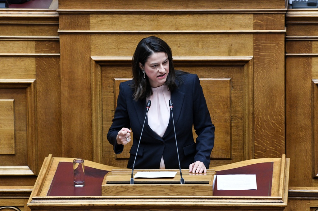 Κεραμέως: Δεν είναι φυσιολογικό κάποιος να αποφοιτά από το πανεπιστήμιο 30 χρόνια μετά - Media