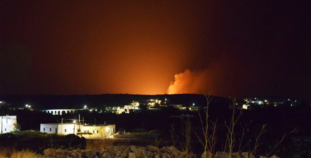Σε ύφεση η πυρκαγιά στα Κύθηρα - Ενίσχυσε τις δυνάμεις της η Πυροσβεστική (Videos) - Media