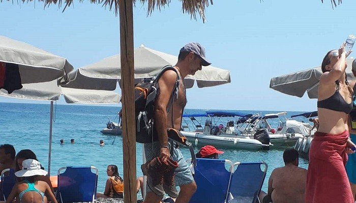 Επέστρεψε στην Κρήτη ο Κυριάκος Μητσοτάκης - «Αγνώριστος» σε παραλία των Σφακίων - Media