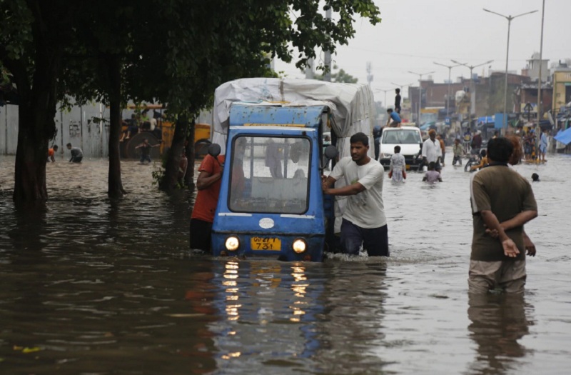 Πλημμύρες από μουσώνα στην Ινδία: 184 νεκροί  και 1 εκατ. εκτοπισμένοι - Media