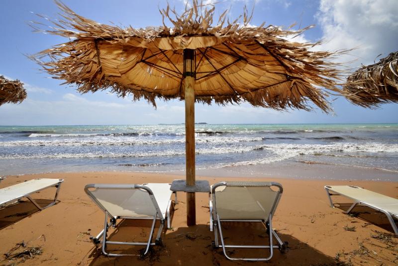 Καθηγητής ΑΠΘ: Έτσι θα κάνουμε μπάνια φέτος - Πόσο επικίνδυνη είναι η άμμος - Media