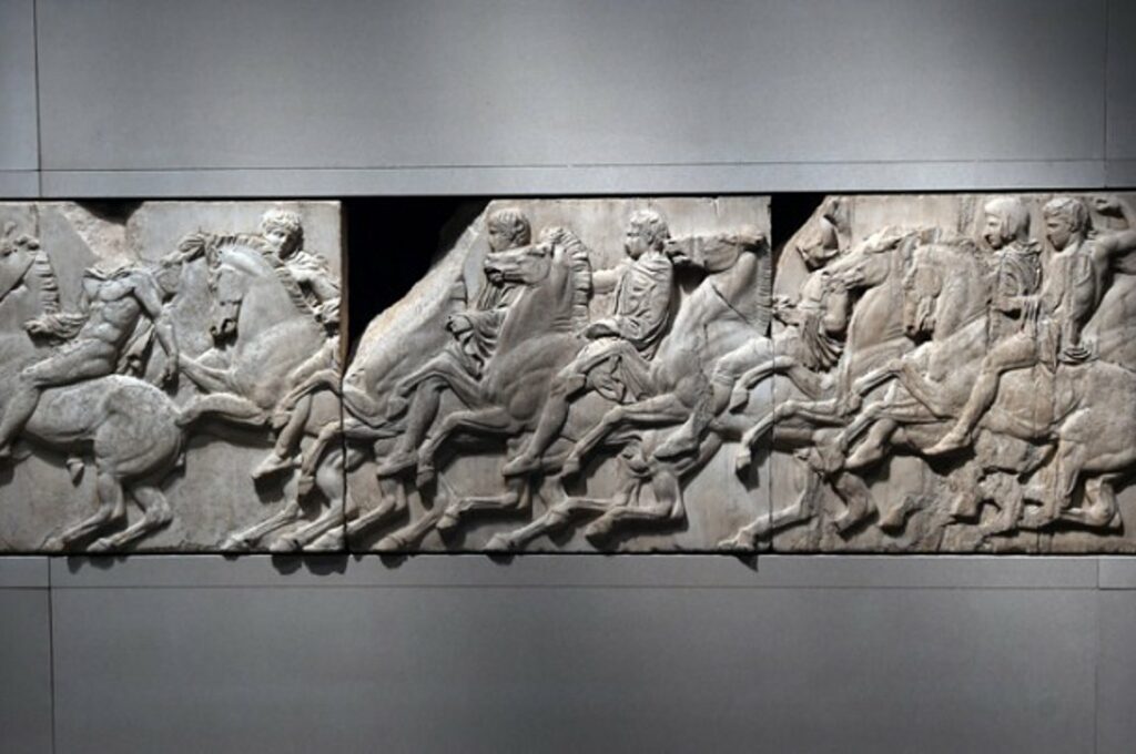 Ο Μητσοτάκης πρότεινε στον Μακρόν να δανείσει το Λούβρο γλυπτά του Παρθενώνα στην Αθήνα (Video) - Media