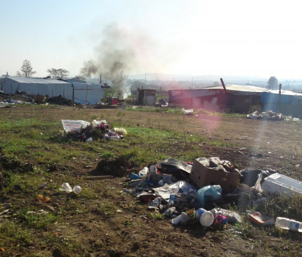 Ένταση στη Θεσσαλονίκη από επιχείρηση της ΕΛΑΣ σε καταυλισμό Ρομά - Media