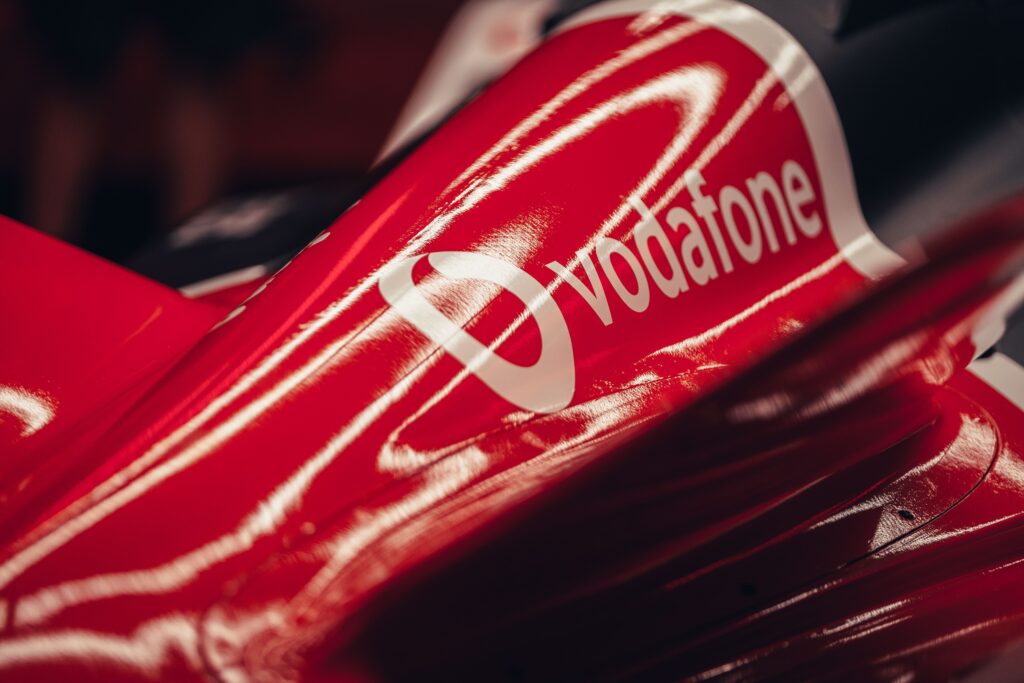 Ο όμιλος Vodafone υποστηρίζει την ομάδα Porsche της Formula E – της πρώτης παγκόσμιας διοργάνωσης αγώνων ηλεκτρικών αυτοκινήτων - Media