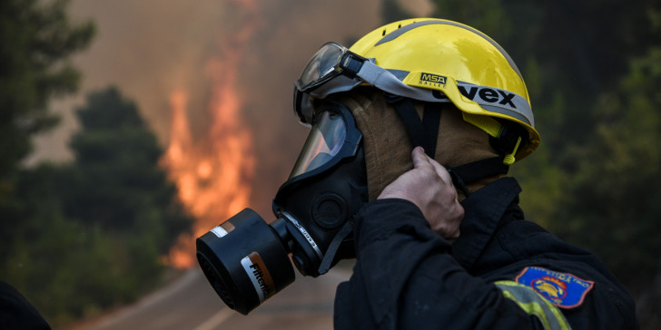 Υπό μερικό έλεγχο η πυρκαγιά στο Κερατσίνι - Media