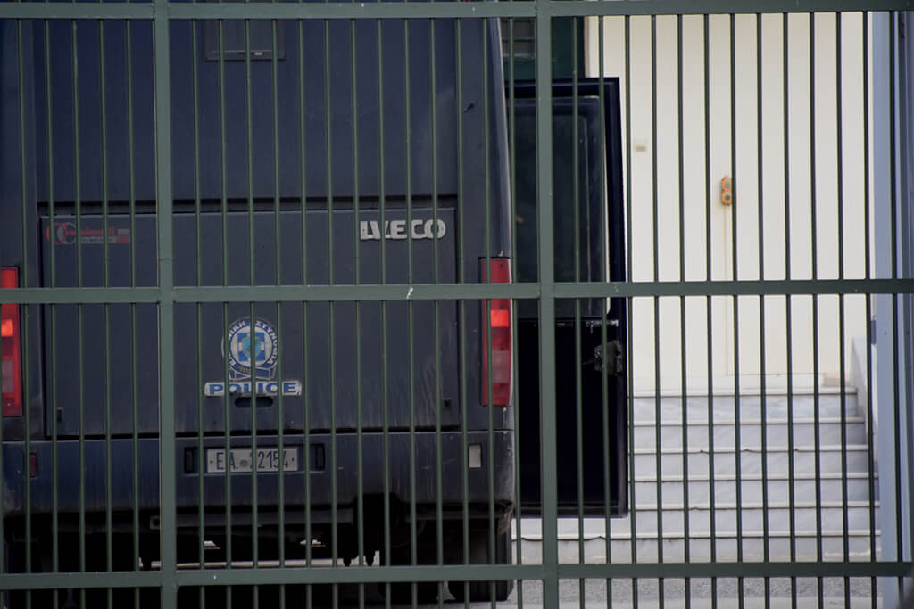 Απέδρασαν τέσσερις κρατούμενοι από τις αγροτικές φύλακες Τίρυνθας - Media