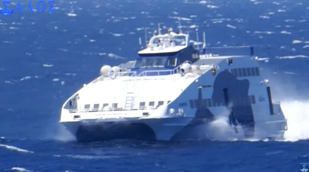 Η «μάχη» του Superjet με τα κύματα στη Νάξο (Video) - Media