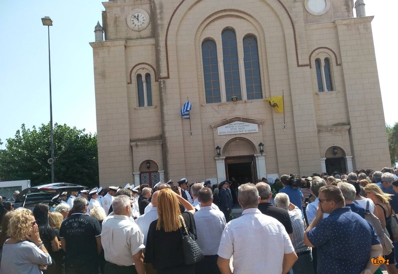 Τραγωδία στον Πόρο: Θρήνος στην κηδεία του 57χρονου πιλότου (Video) - Media