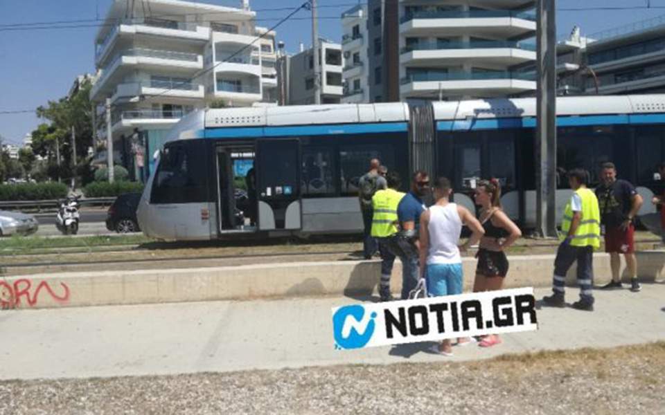 Τραγωδία στις γραμμές του τραμ στον Άλιμο - Νεκρός 61χρονος - Media