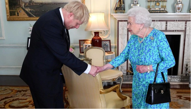 Η βασίλισσα Ελισάβετ υπέγραψε το αίτημα Τζόνσον για κλείσιμο της Βουλής - Media