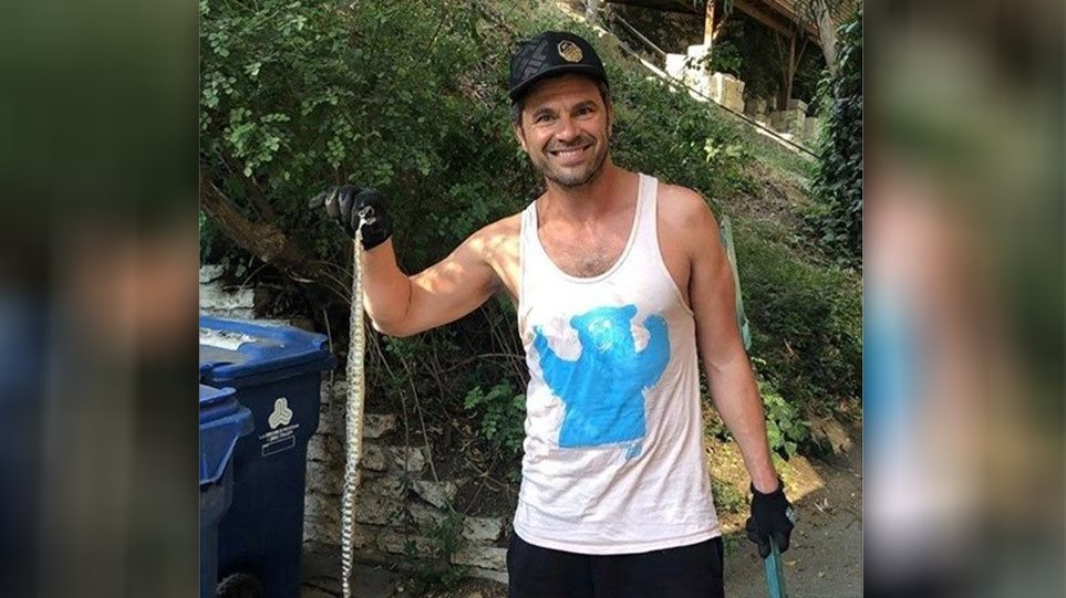 Ο Χρήστος Βασιλόπουλος σκότωσε φίδι και τσακώθηκε με followers (Photos) - Media