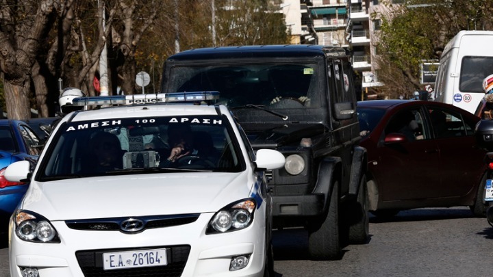 Βρέθηκε κλεμμένο όπλο αστυνομικού στην κατοχή διακινητή ναρκωτικών στα Εξάρχεια - Media