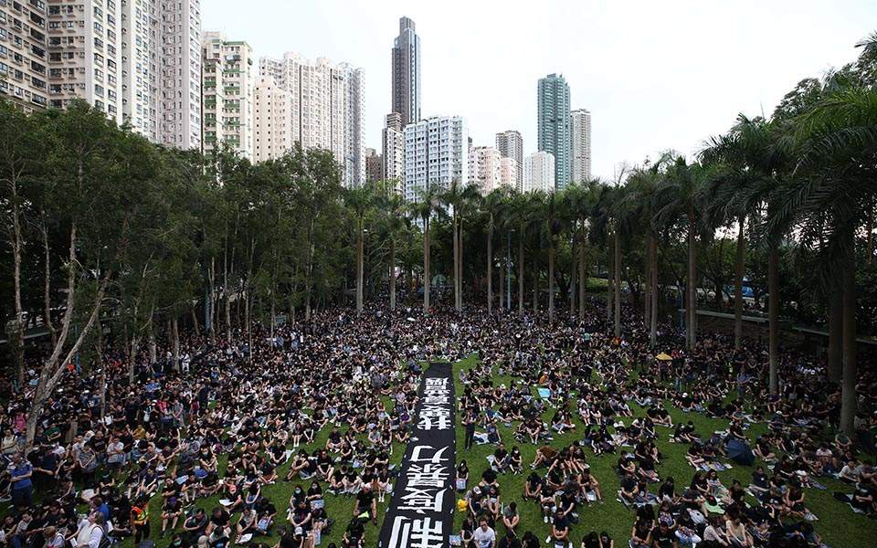 Χονγκ Κονγκ: Χιλιάδες διαδηλωτές βγήκαν και πάλι σήμερα στους δρόμους	 - Media