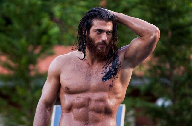 «Φτερωτός Θεός»: Κοσμοσυρροή στο «Ελευθέριος Βενιζέλος» για την άφιξη του Τζαν Γιαμάν (Videos) - Media