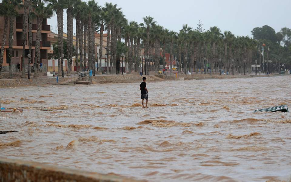 Ισπανία: Πέντε νεκροί από τις φονικές πλημμύρες  - Media