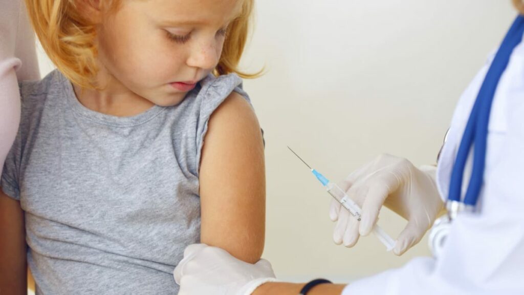 Οι εξετάσεις και τα εμβόλια που πρέπει να κάνει το παιδί πριν πάει σχολείο - Media