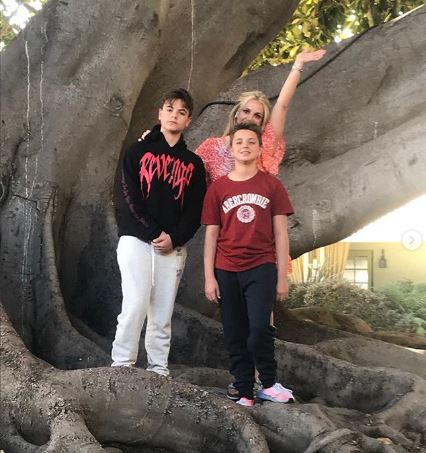 Ναύπλιο: Αυτοκίνητο έκανε «βουτιά» σε γκρεμό - Media