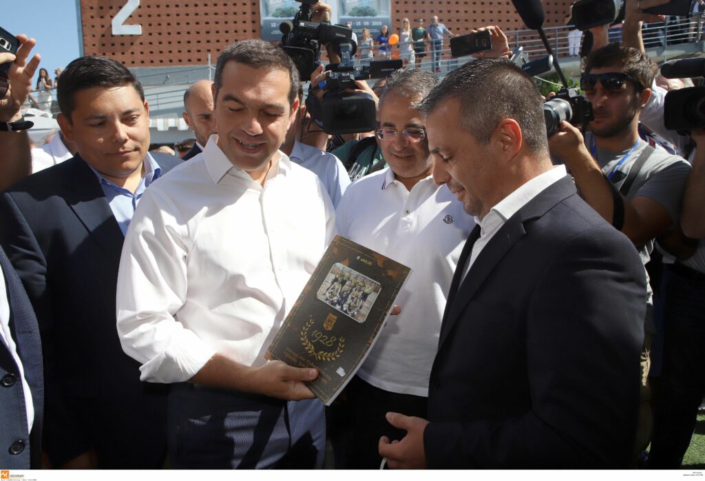 84η ΔΕΘ: Στο περίπτερο του ΠΑΟΚ ο Τσίπρας - «Χαρά μου που βλέπω τους πρωταθλητές» - Media