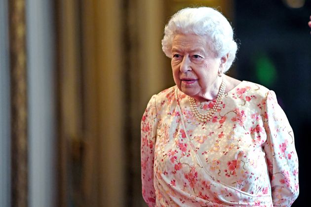 Γιατί η βασιλική οικογένεια της Βρετανίας είναι θυμωμένη με το The Crown του Netflix - Media
