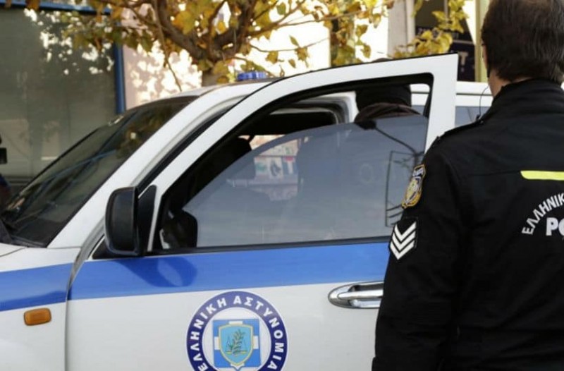 Αγρίνιο: Μεθυσμένος οδηγός έκανε μπάχαλο αστυνομικό τμήμα - Έφτυνε, έβριζε και χτύπησε αξιωματικό - Media