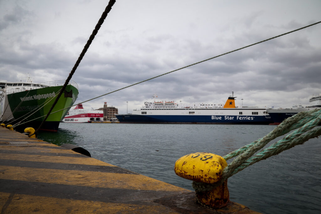 Σταδιακή άρση του απαγορευτικού απόπλου από τα λιμάνια της Αττικής - Media
