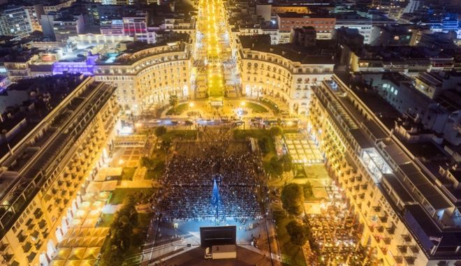 Σε τεράστιο θερινό σινεμά μετατράπηκε η πλατεία Αριστοτέλους στη Θεσσαλονίκη (Photos) - Media
