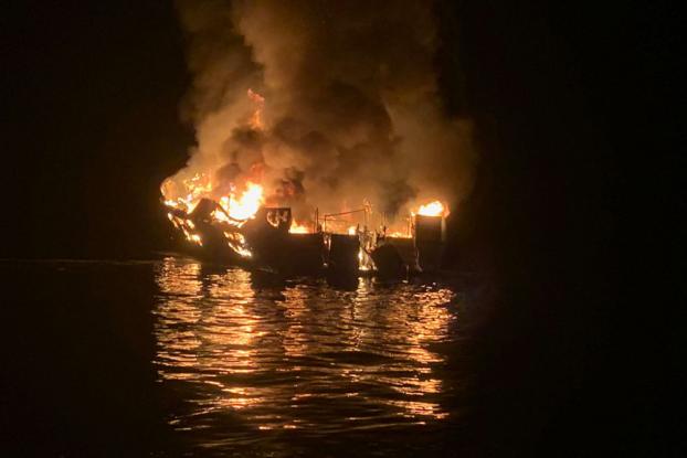 Καλιφόρνια: Δύτες αναζητούν τα θύματα της πυρκαγιάς στο σκάφος – Άρχισαν οι έρευνες - Media