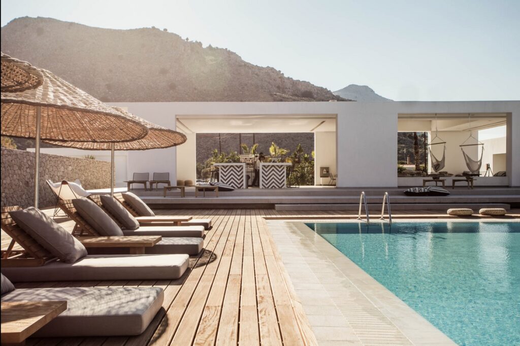 Thomas Cook: Τα 48 ξενοδοχεία που έχει κάτω από την ομπρέλα της στην Ελλάδα (Videos) - Media