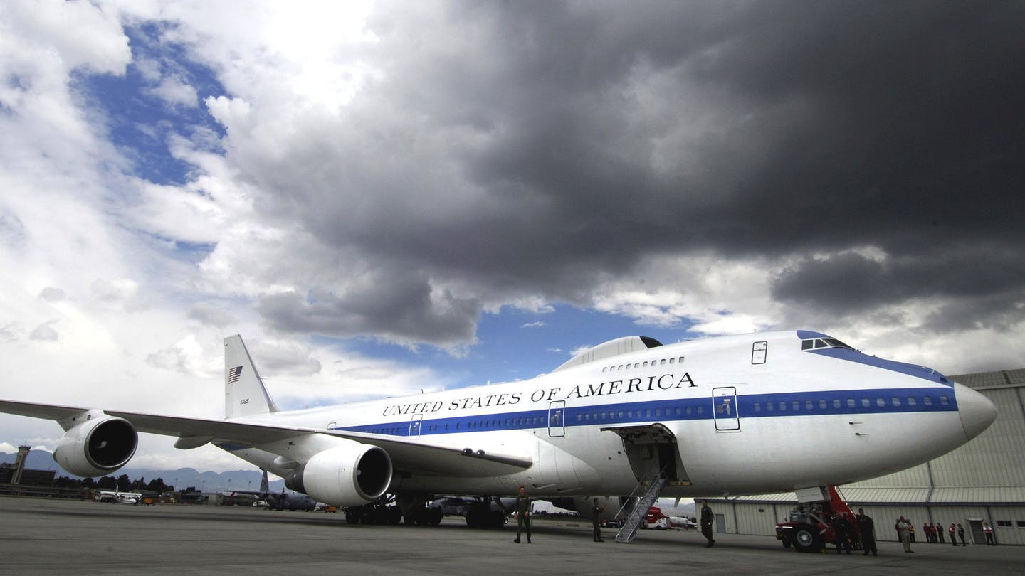 Οι ΗΠΑ ετοιμάζονται να αποσύρουν τα «αεροπλάνα της ημέρας της καταστροφής» (Photos) - Media