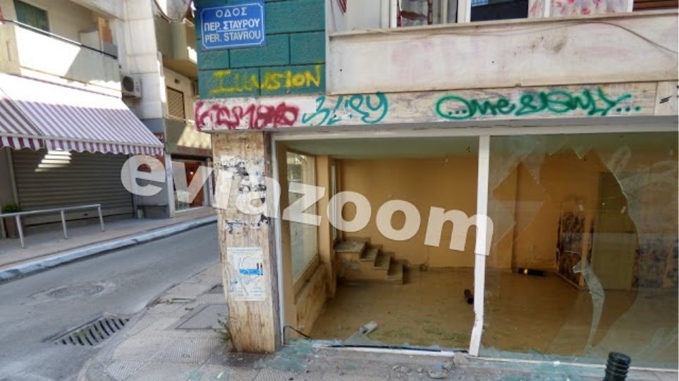 Χαλκίδα: Αυτοκίνητο μετά από σύγκρουση γκρέμισε τη τζαμαρία καταστήματος - Media